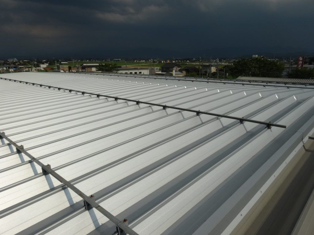【工場・倉庫オーナー様必見】屋根リフォームで電気代を削減！遮熱・断熱がもたらす「省エネ対策」の真実